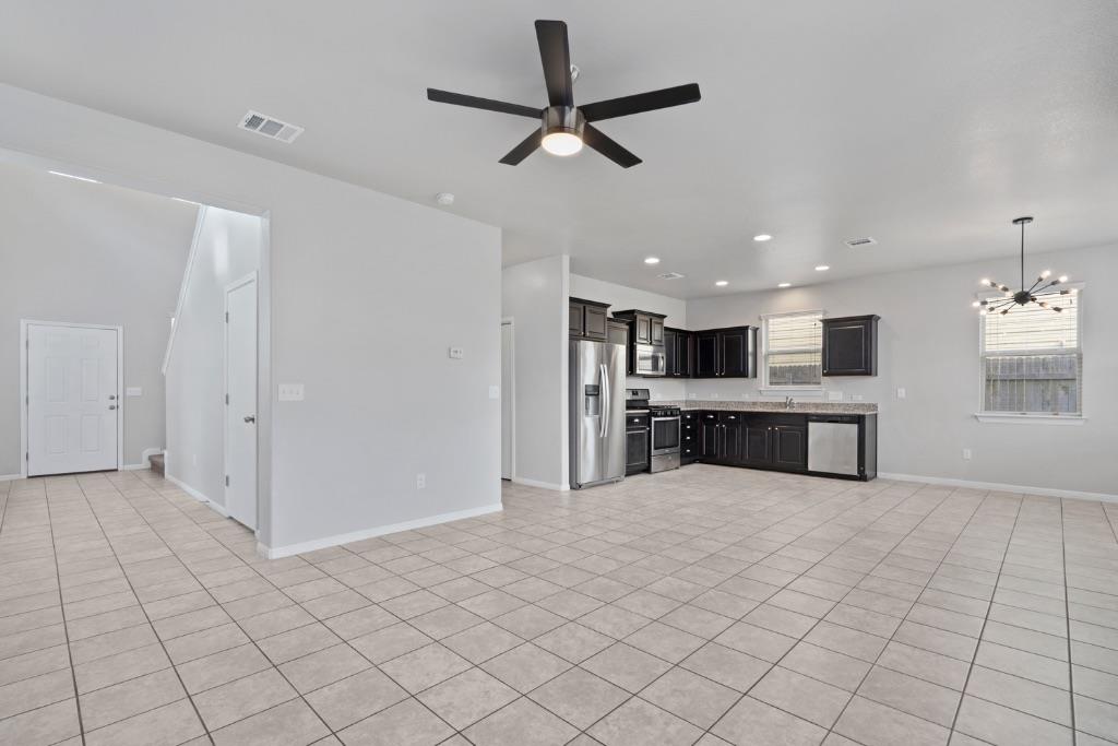 232 Triumph Rd Property Photo 4