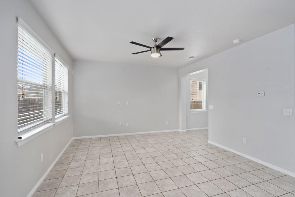 232 Triumph Rd Property Photo 5