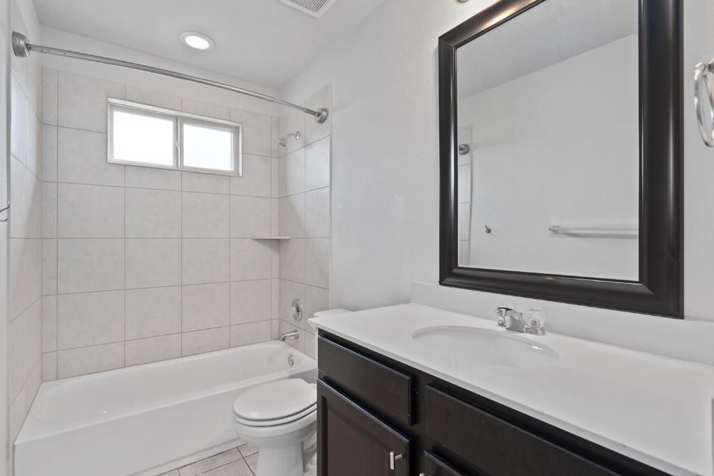 232 Triumph Rd Property Photo 12