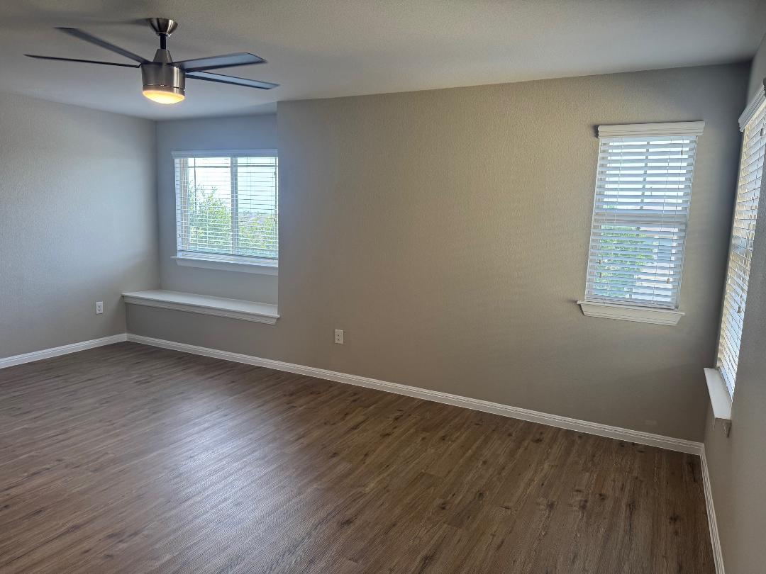 232 Triumph Rd Property Photo 19