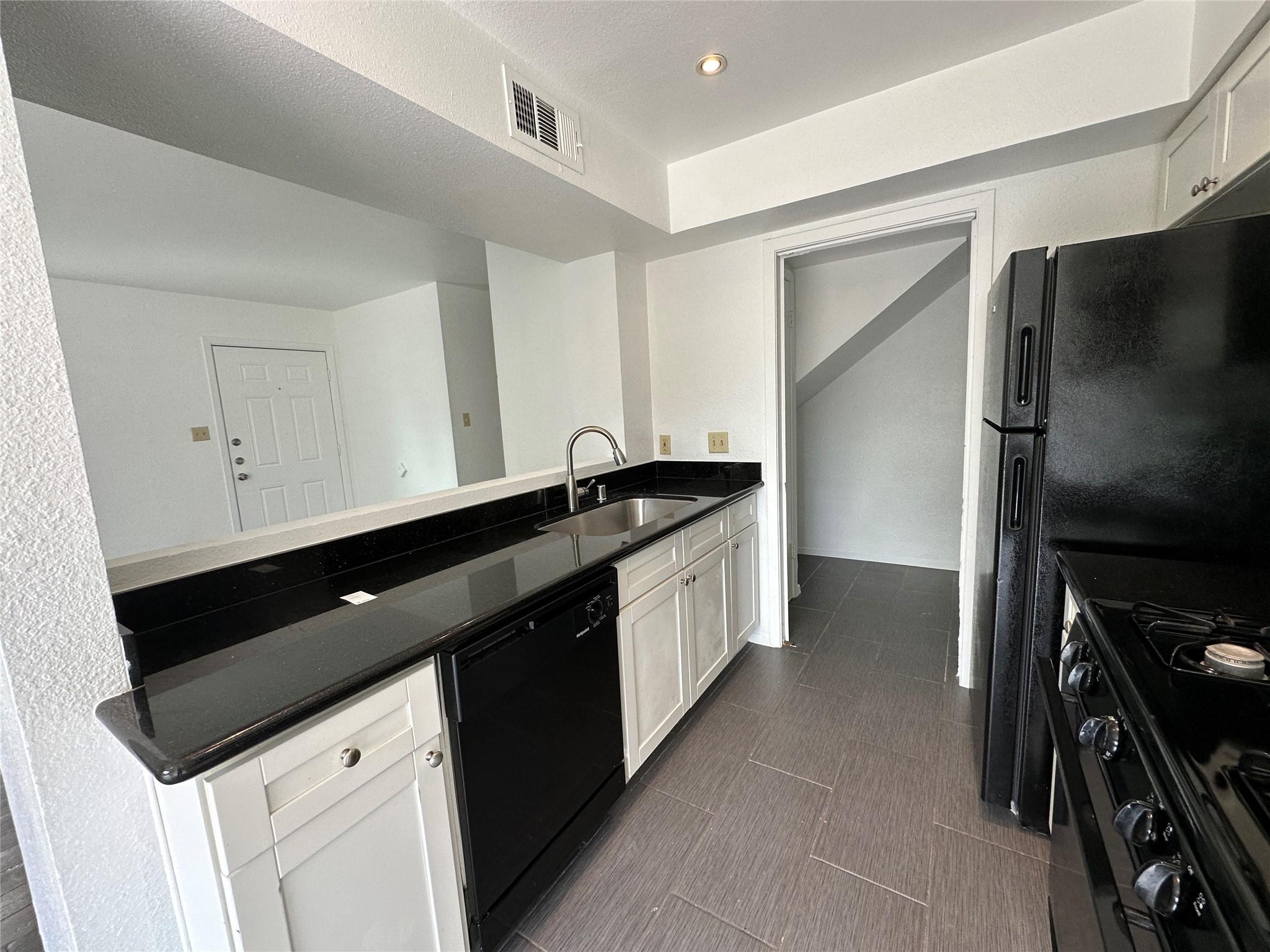6003 Cougar Dr #d Property Photo 6