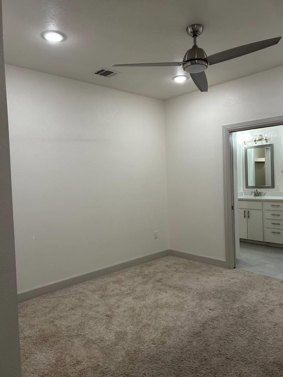 2105 Tiger Trl #202 Property Photo 2