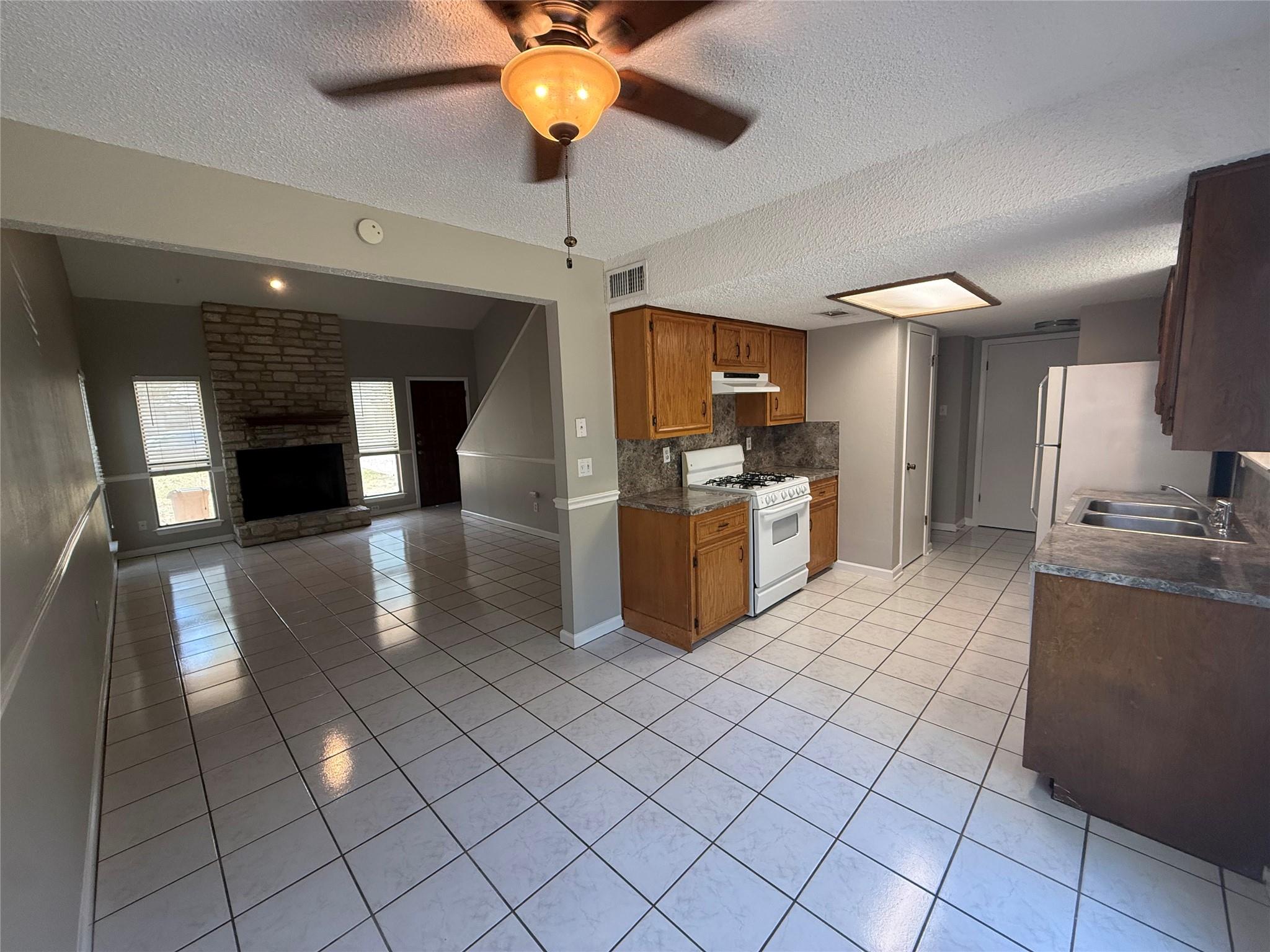 7001 Winedale Dr #b Property Photo 2