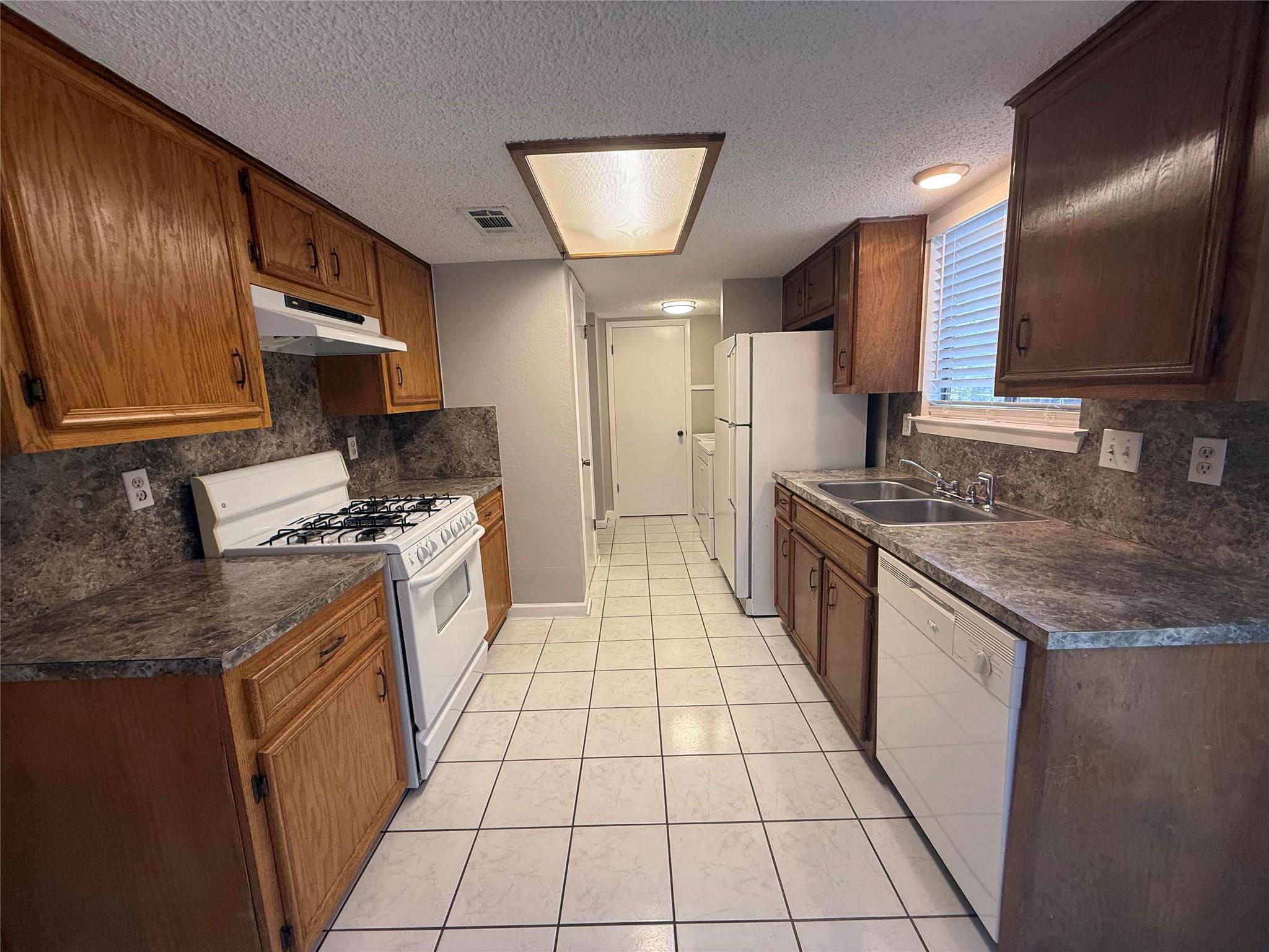 7001 Winedale Dr #b Property Photo 4