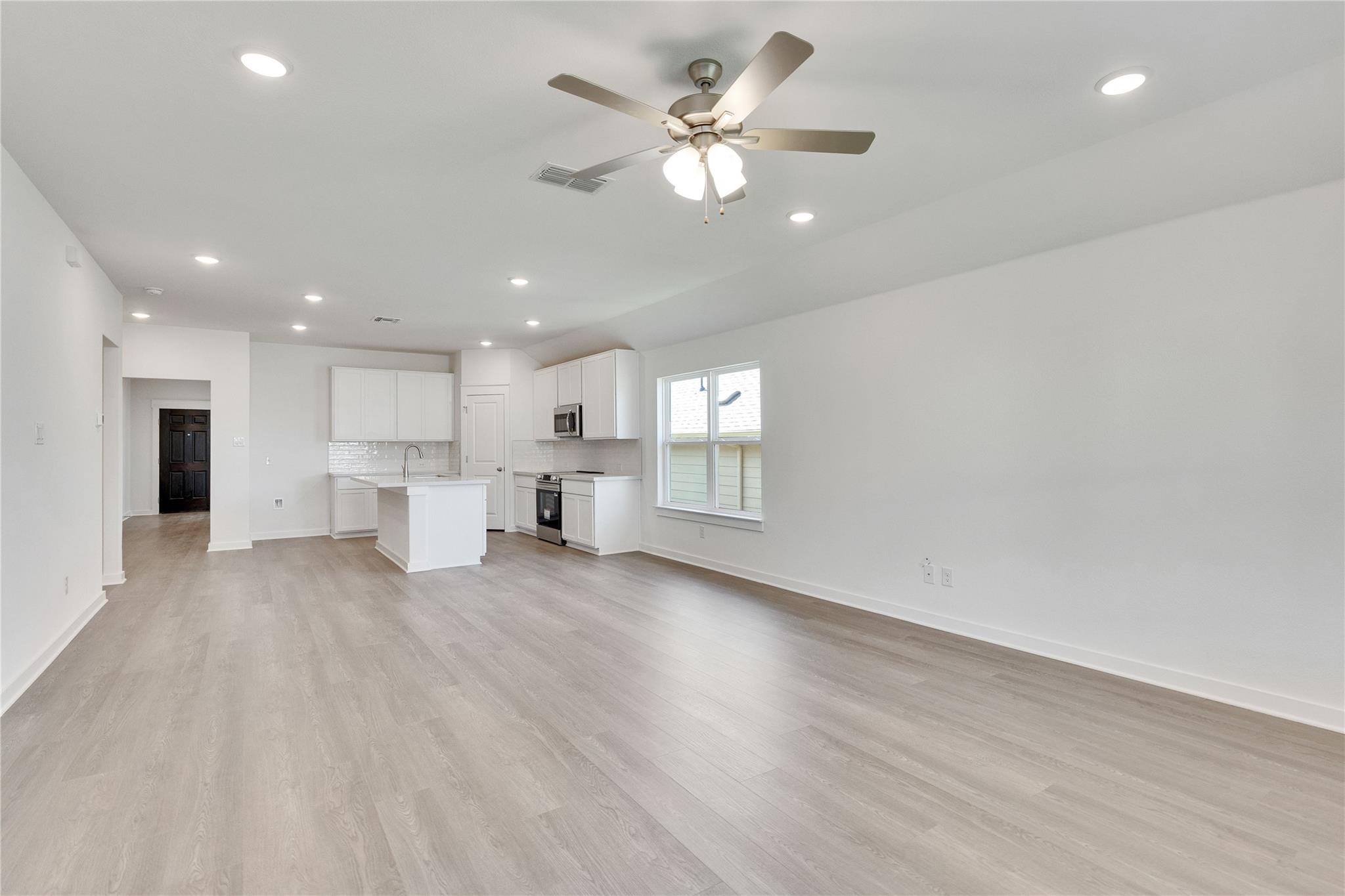 245 Seattle Slew Dr Property Photo 4