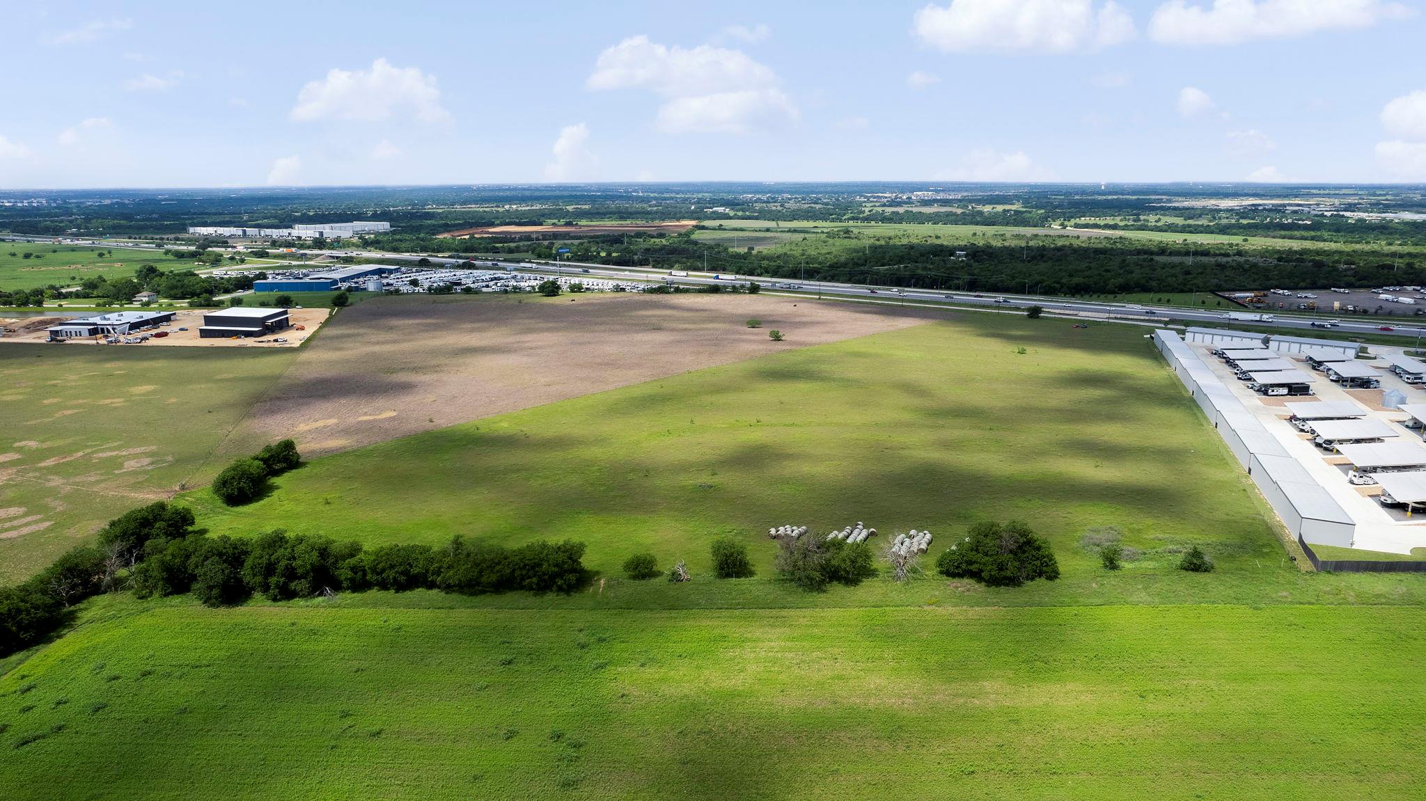 6100 N Interstate 35 - 7 Acres None Property Photo 8