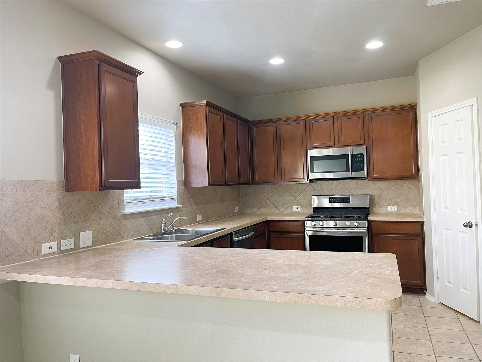 11021 Boundless Valley Dr Property Photo 6