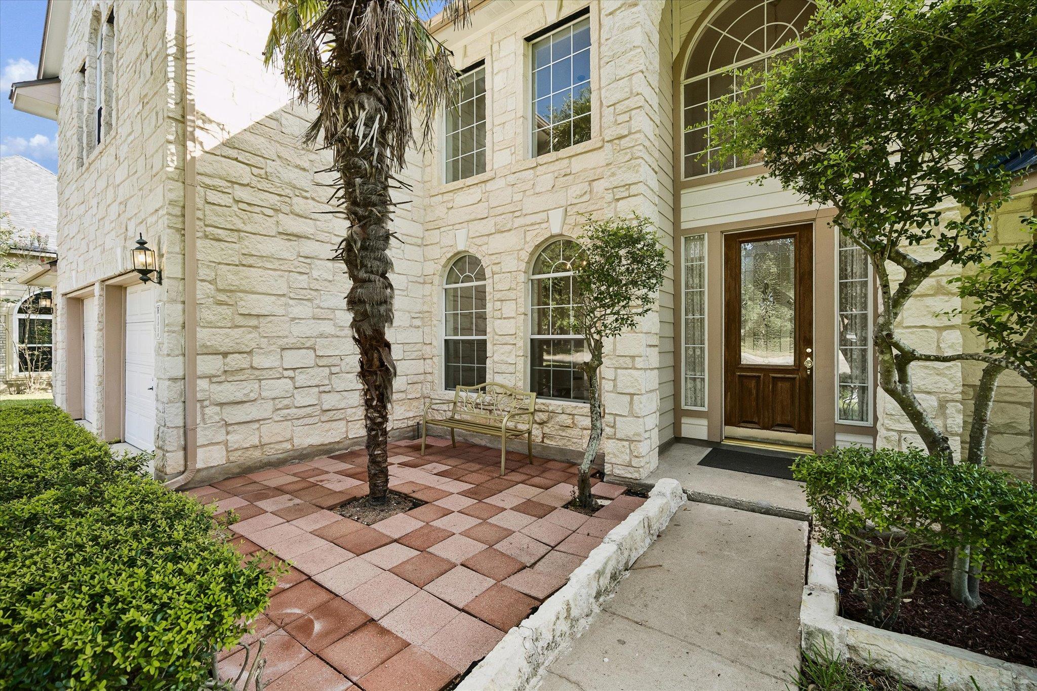 1010 Twin Terrace Ct Property Photo 2