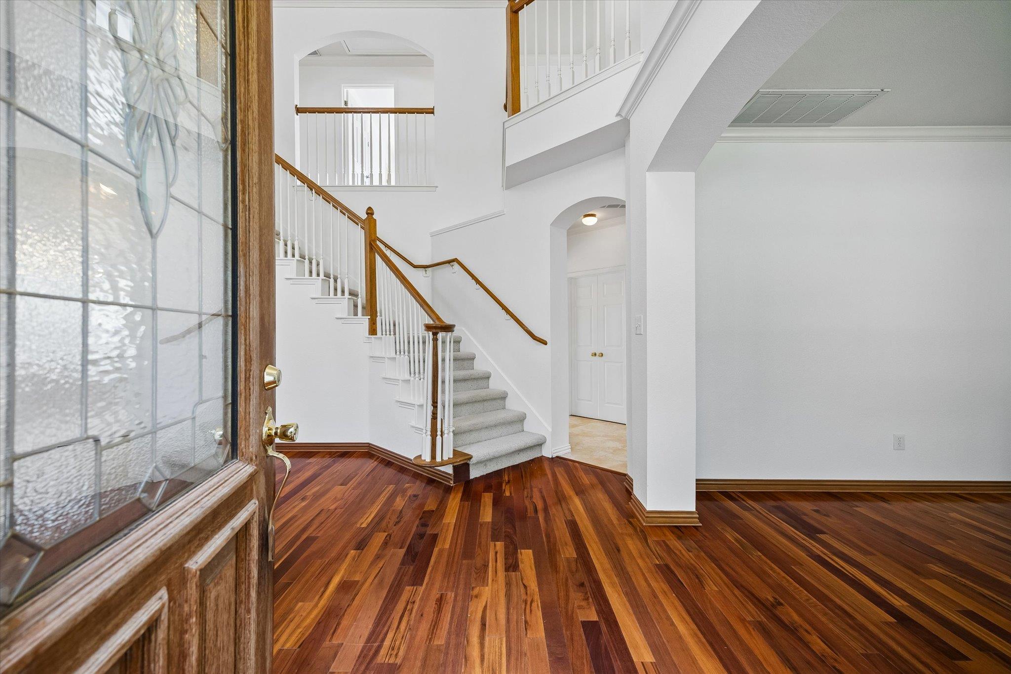 1010 Twin Terrace Ct Property Photo 3