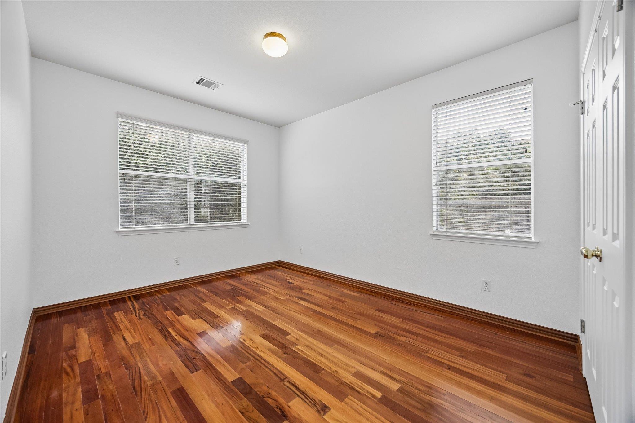 1010 Twin Terrace Ct Property Photo 7