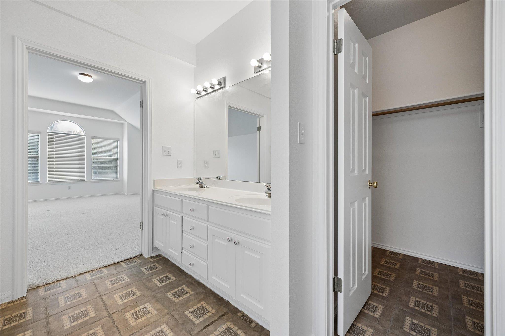 1010 Twin Terrace Ct Property Photo 16