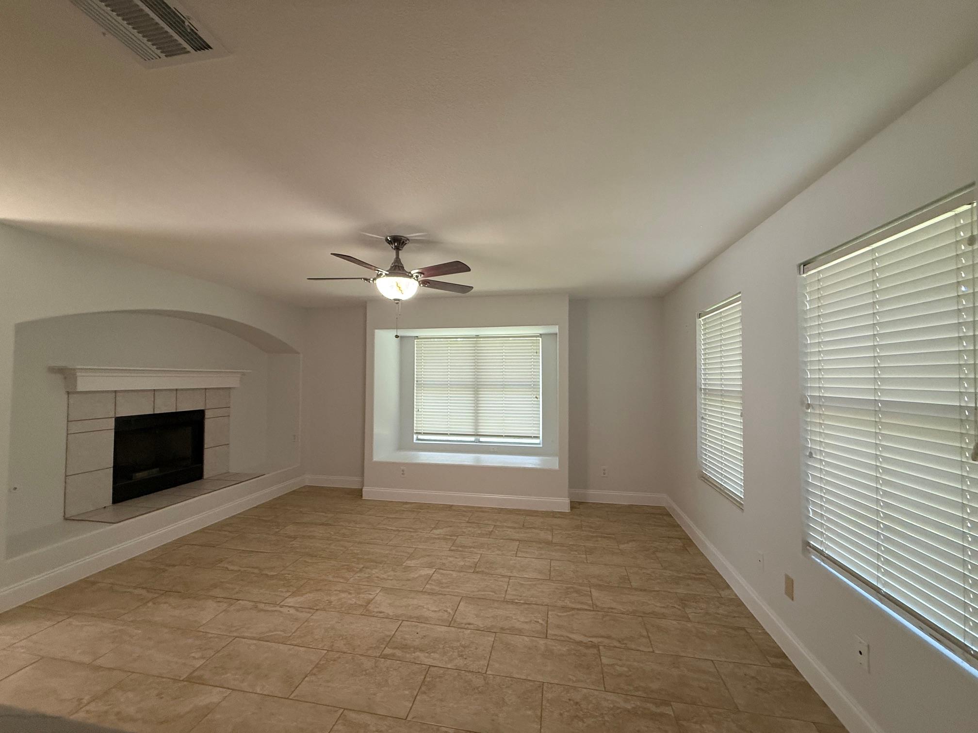 1524 Lorson Loop Loop Property Photo 6