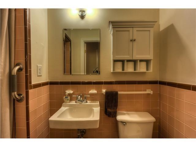 2111 W 10th St Property Photo 17