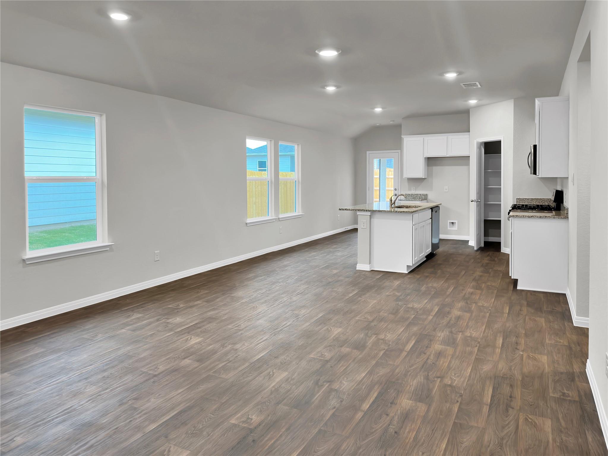 423 Morning Glory Loop Property Photo 8
