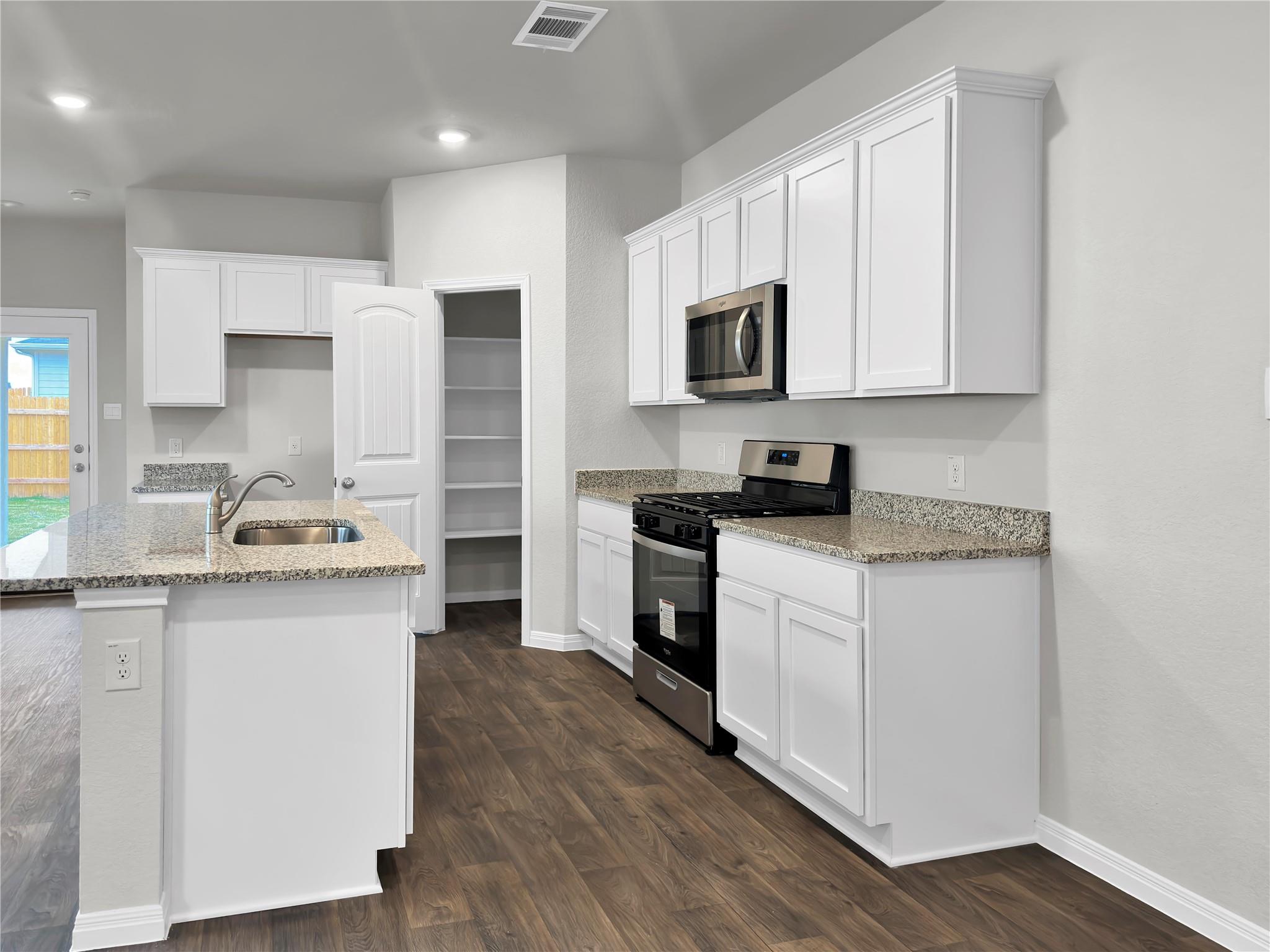 423 Morning Glory Loop Property Photo 9
