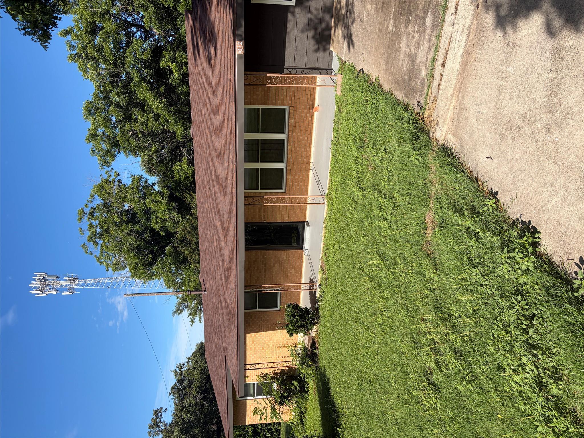 1012 N Water St Property Photo 2