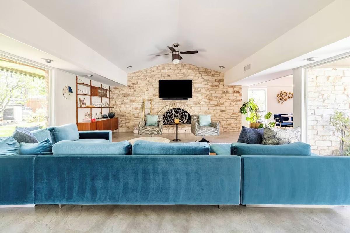 6102 Cherrylawn Cir Property Photo 1