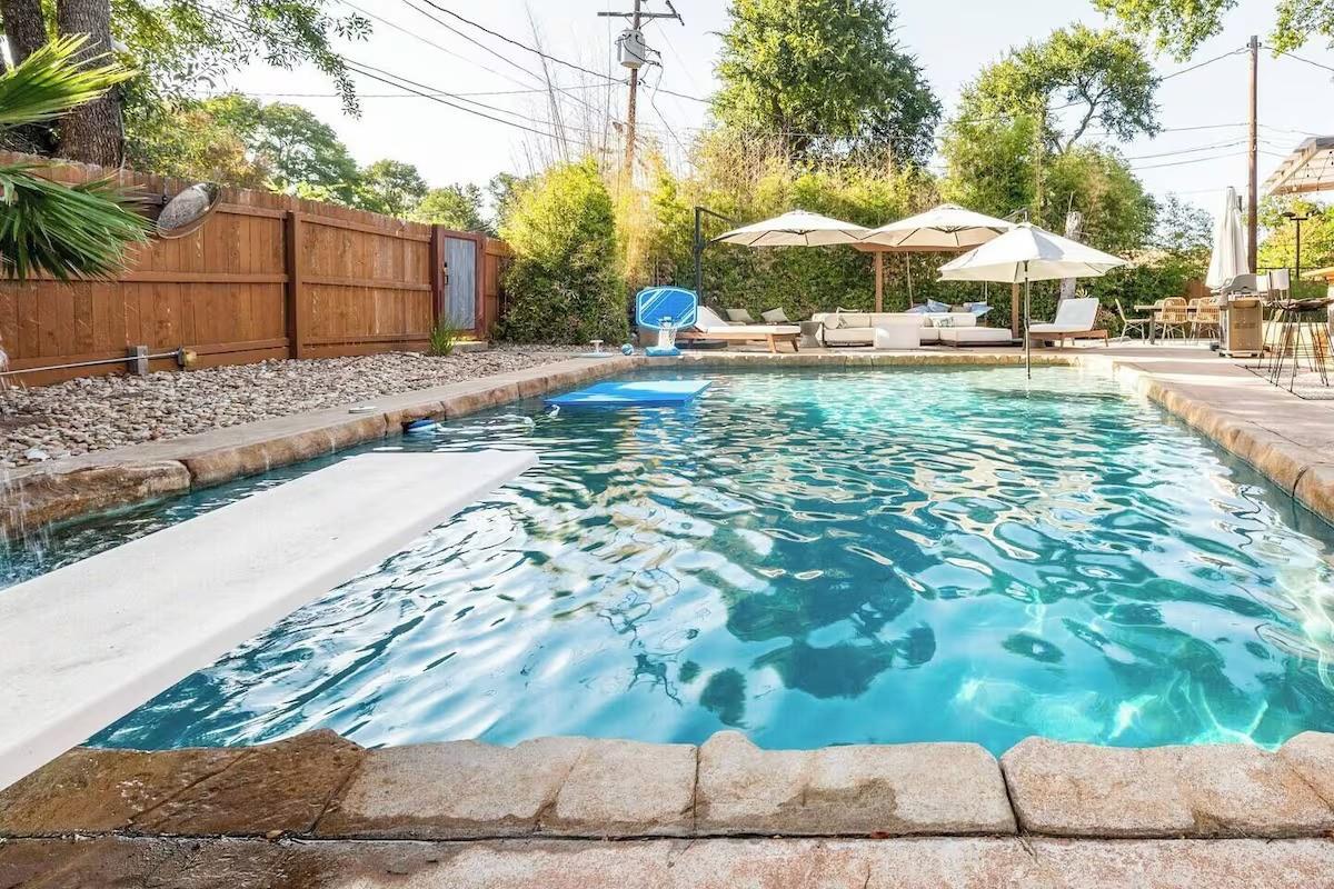6102 Cherrylawn Cir Property Photo 6