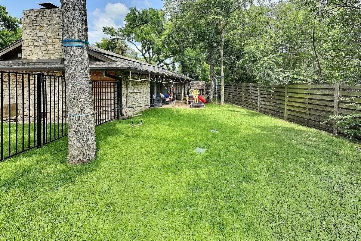 6102 Cherrylawn Cir Property Photo 23