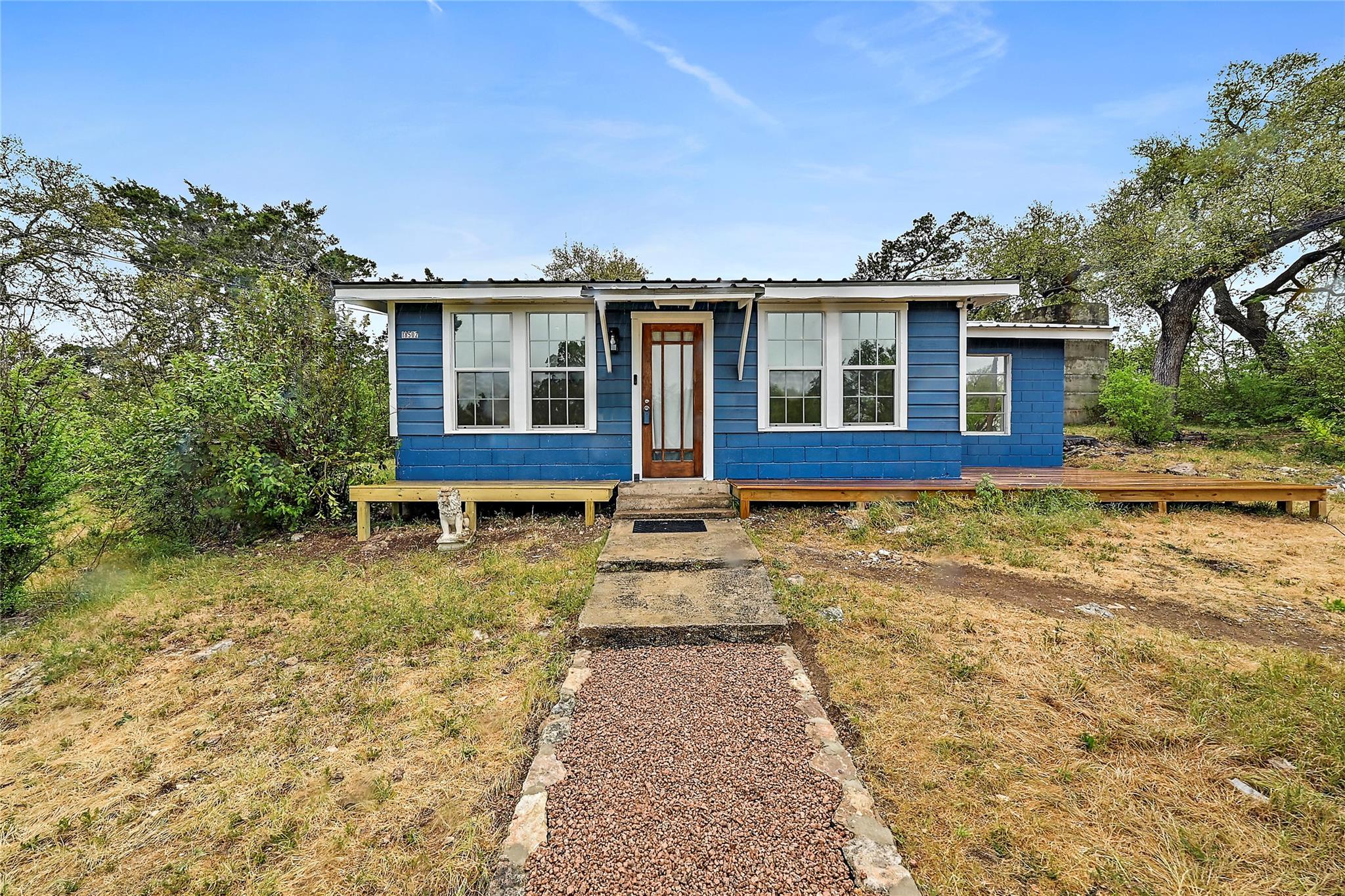 18502 E Lakeview Dr Property Photo 1