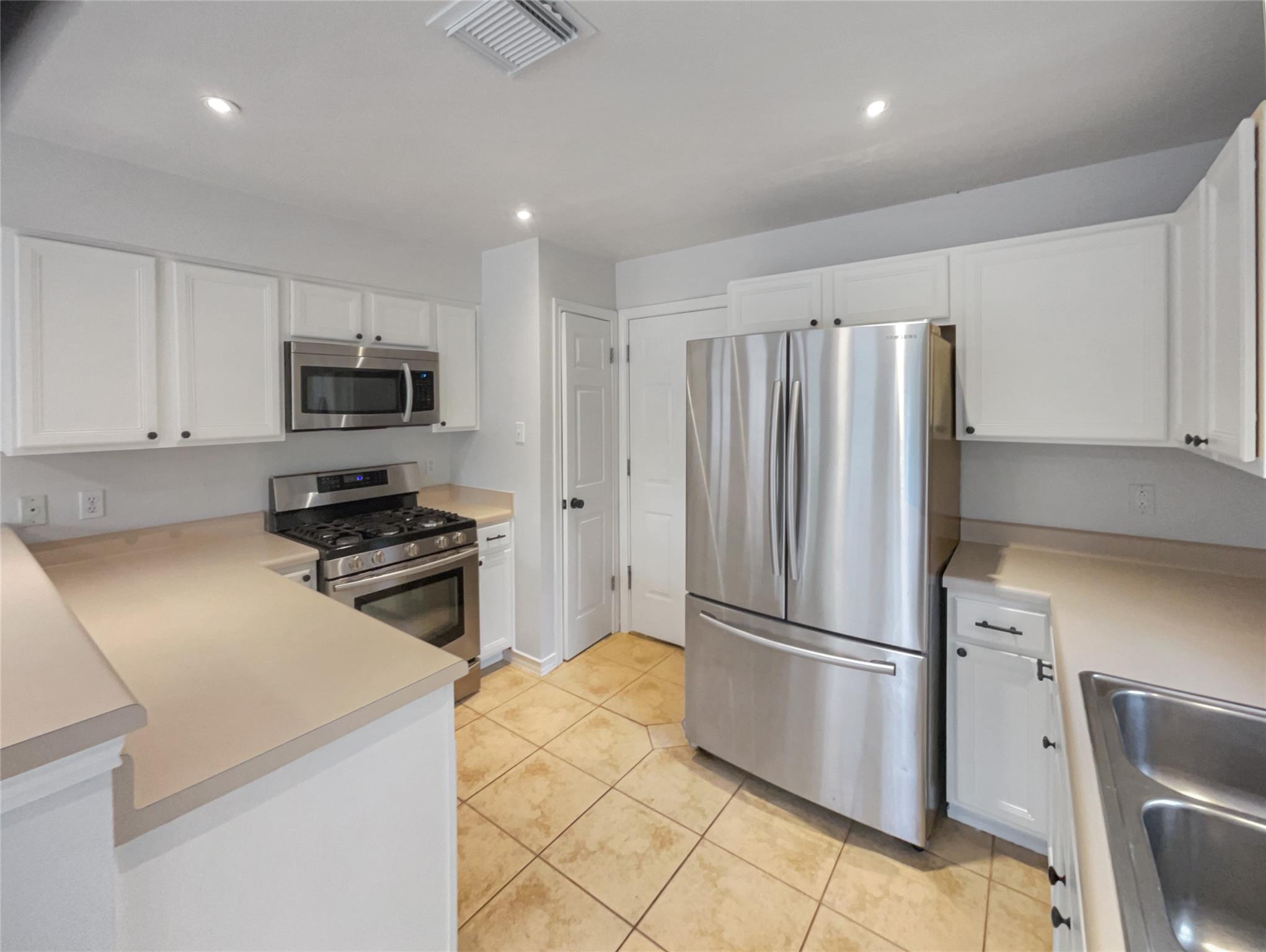 804 Dewberry Dr Property Photo 6