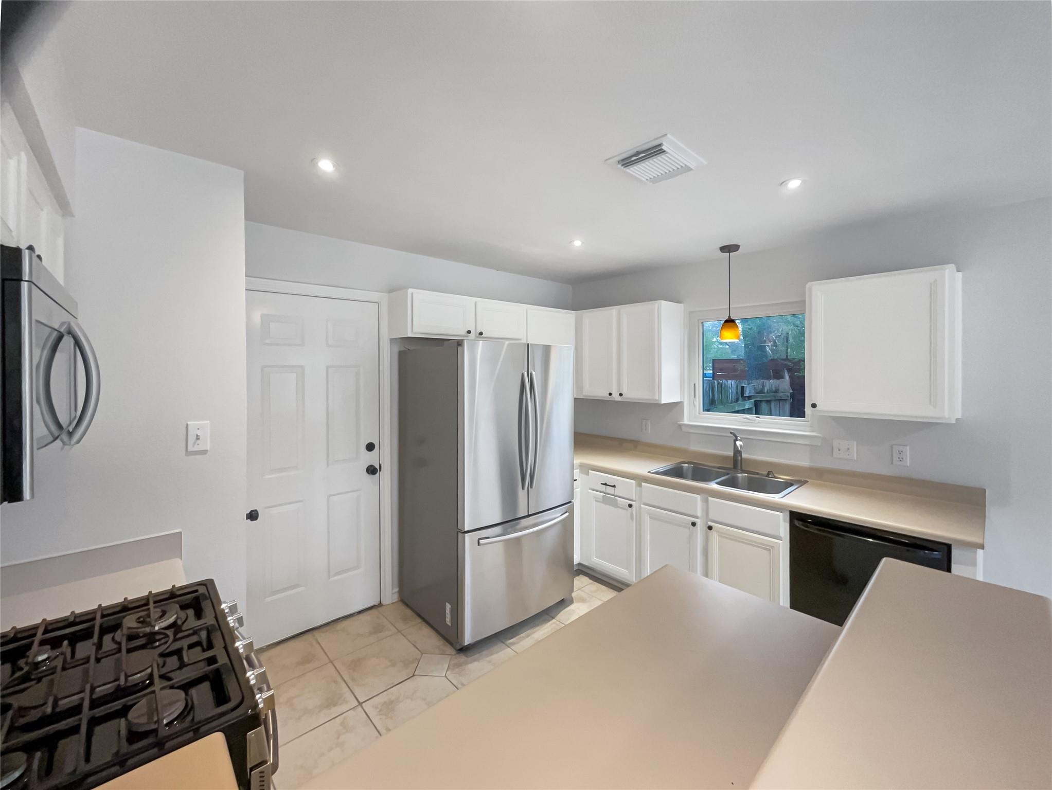 804 Dewberry Dr Property Photo 14