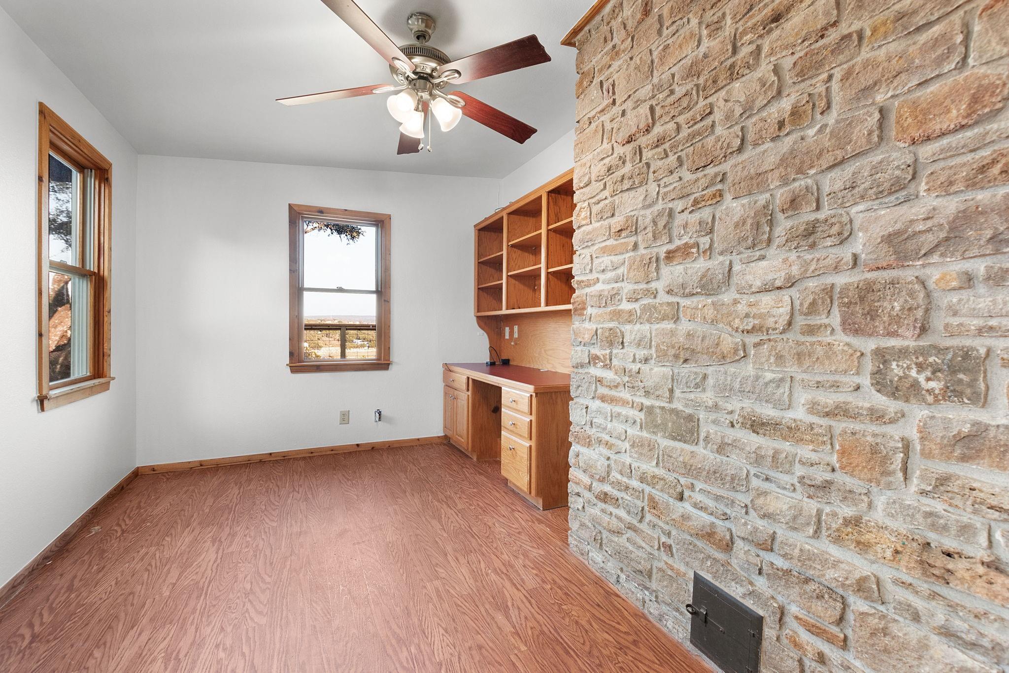 201 Acorn St Property Photo 7