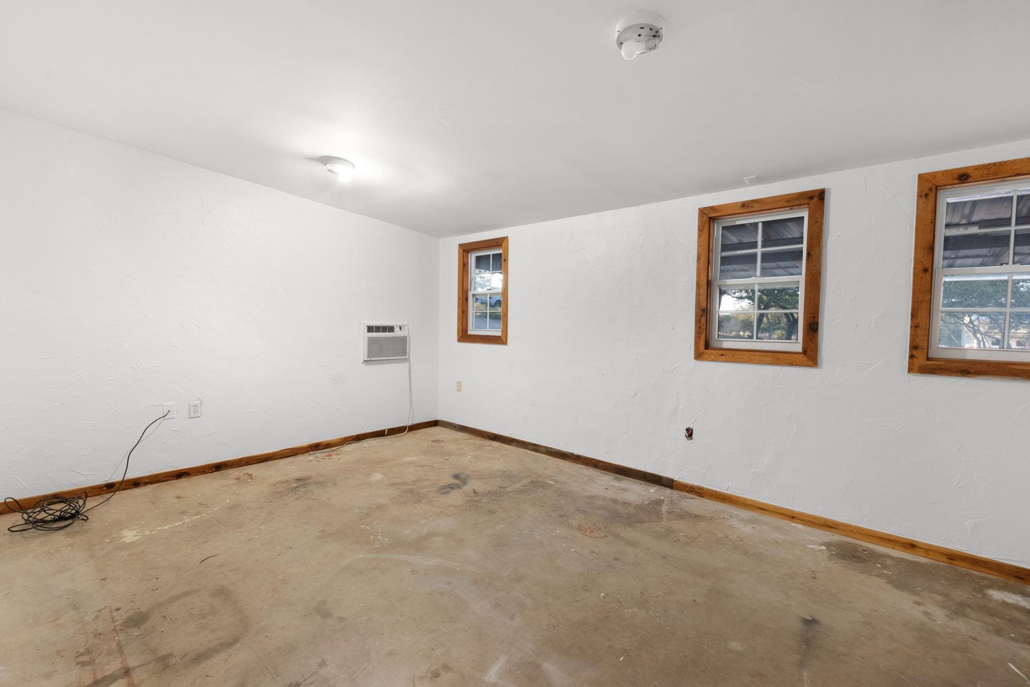 201 Acorn St Property Photo 31