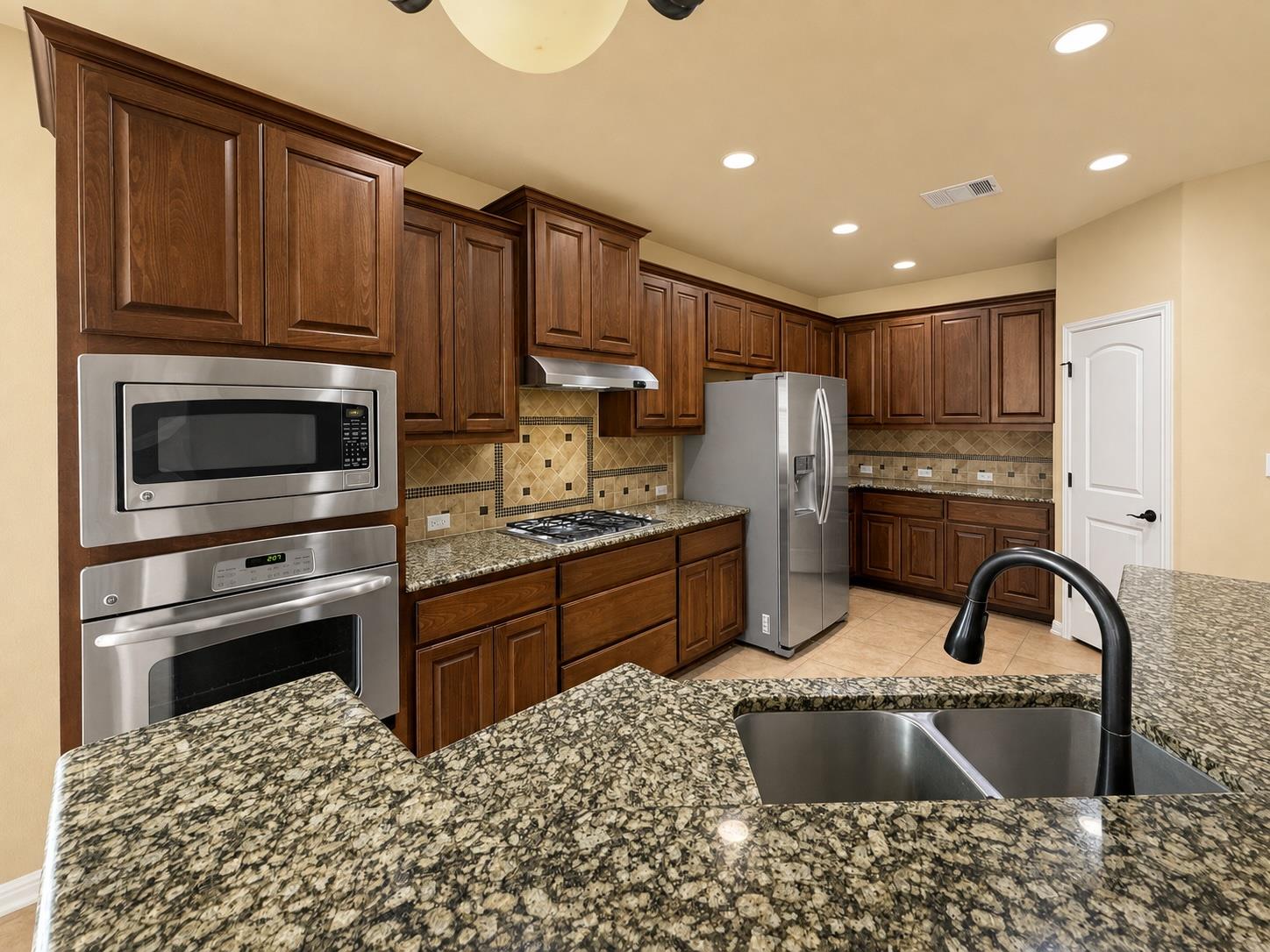 14312 Senia Bnd Property Photo 4