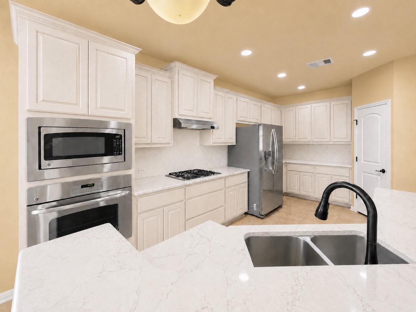 14312 Senia Bnd Property Photo 5