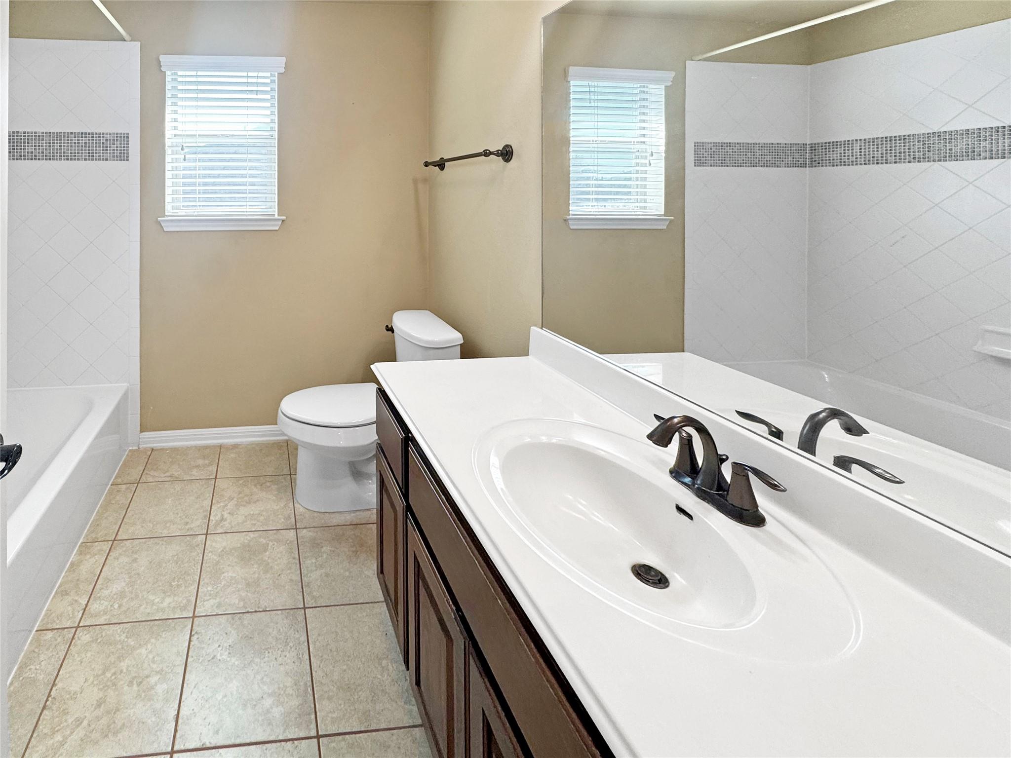 14312 Senia Bnd Property Photo 28