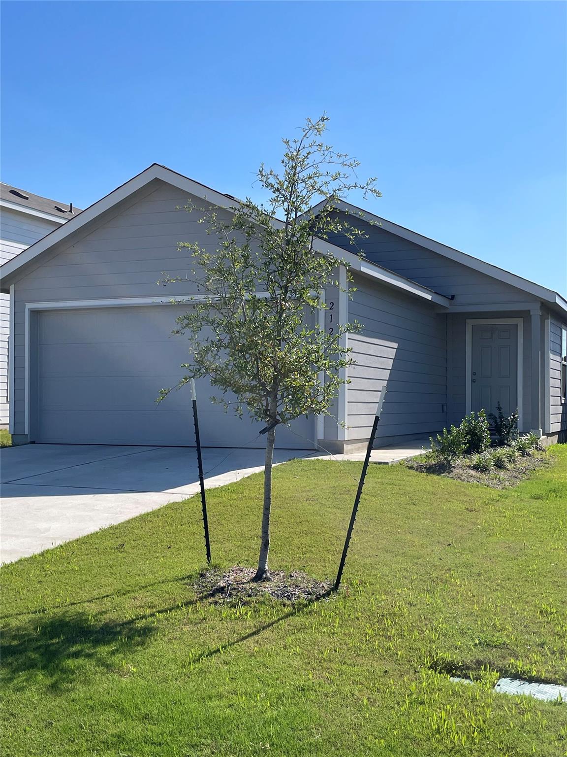 212 Marty Allen Loop Property Photo 1