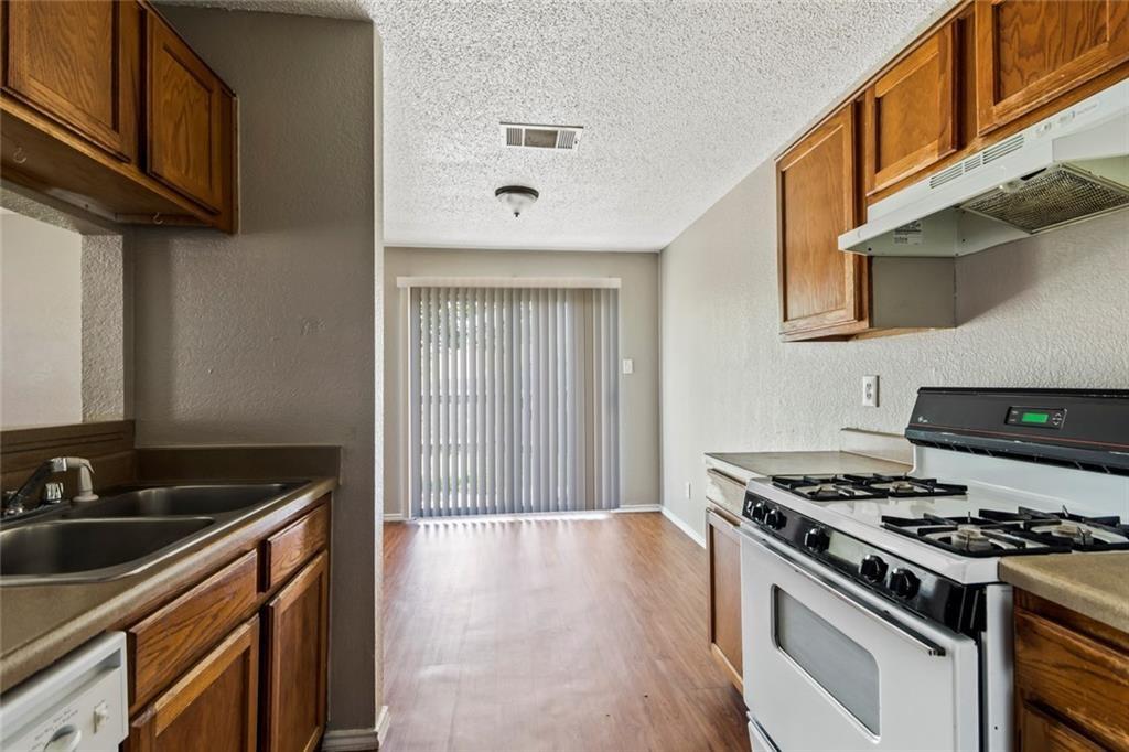 1222 Orchard Park Cir Property Photo 9