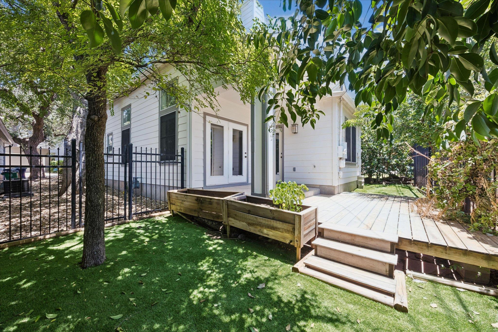 1011 Brodie St #15 Property Photo 2