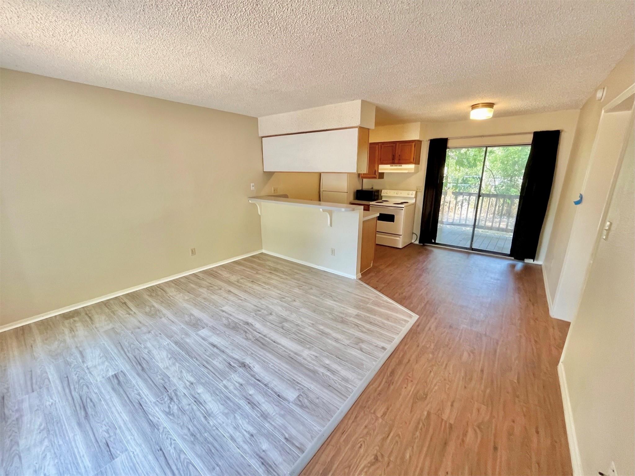 112 Hillside Cv #b Property Photo 3