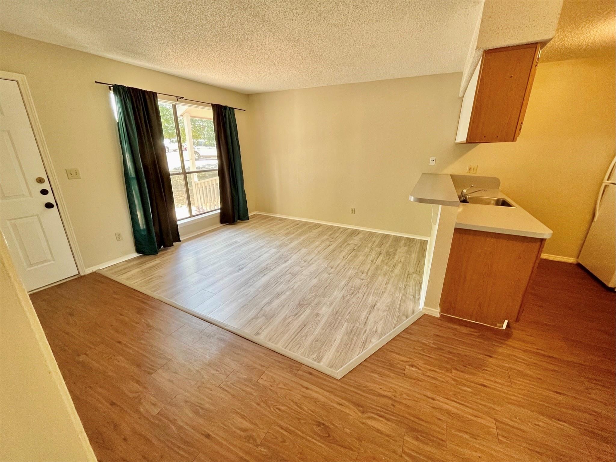 112 Hillside Cv #b Property Photo 5