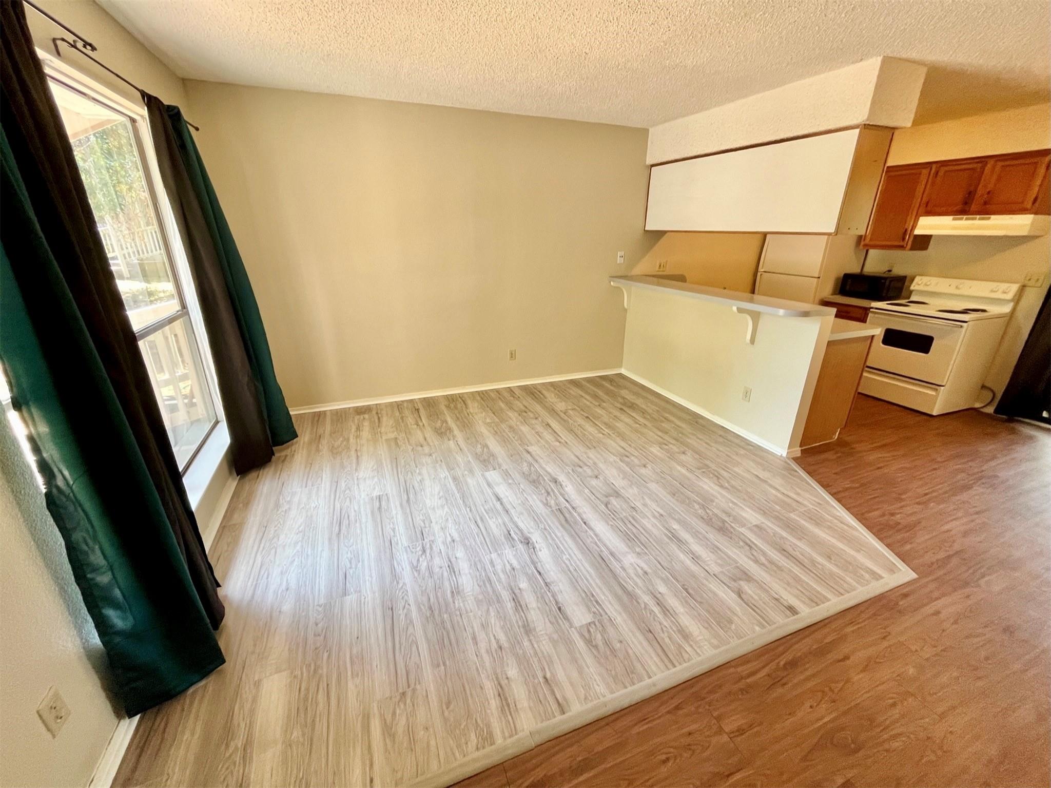 112 Hillside Cv #b Property Photo 9