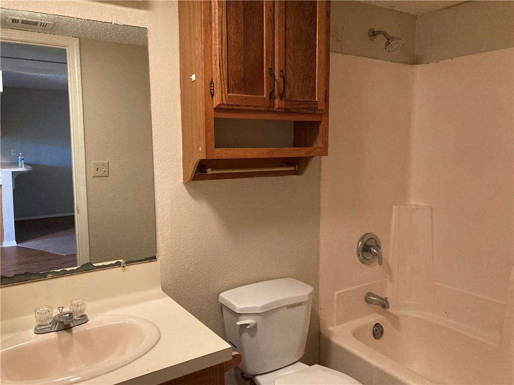 112 Hillside Cv #b Property Photo 11