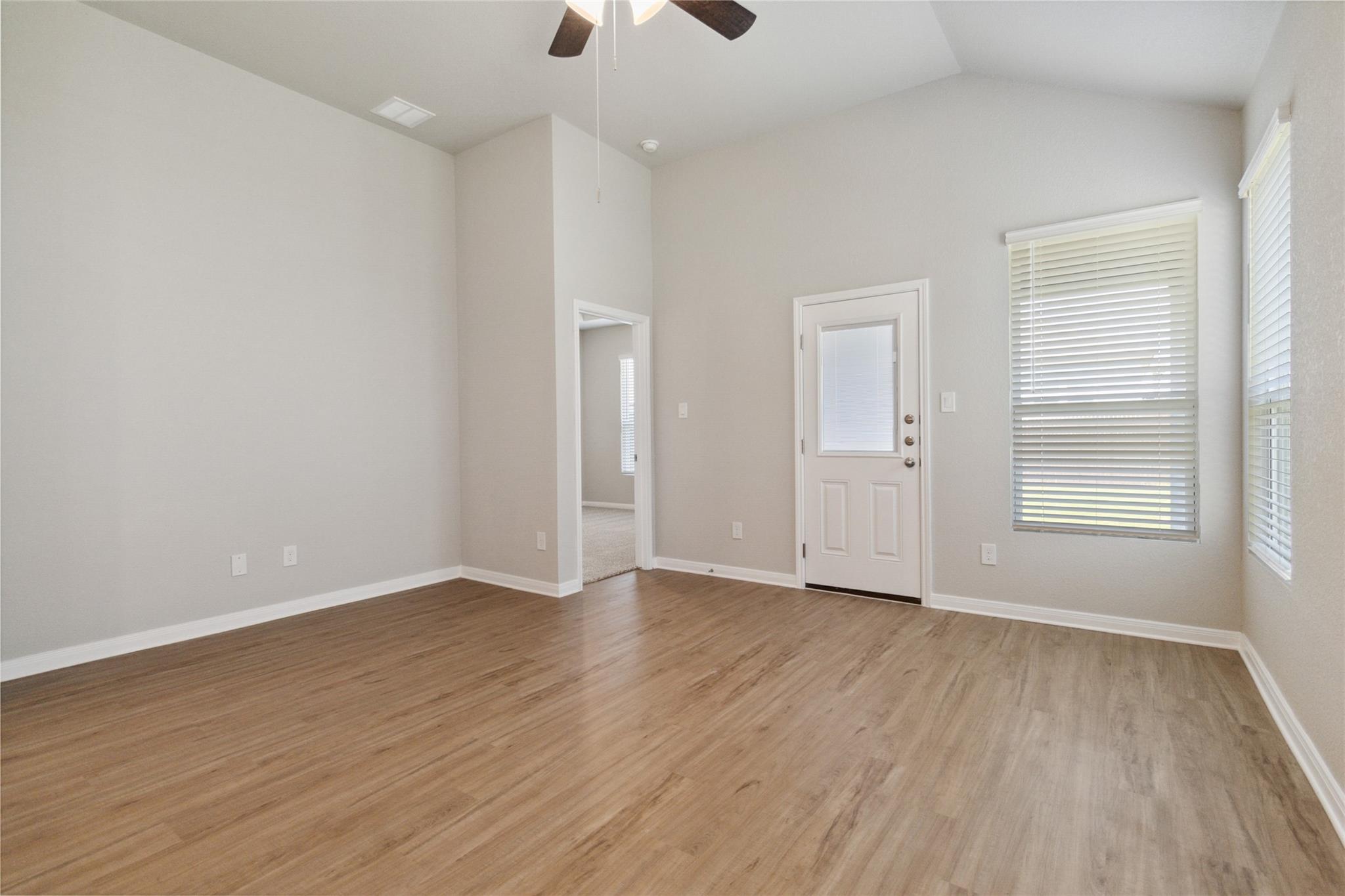 1008 Staglin St Property Photo 6