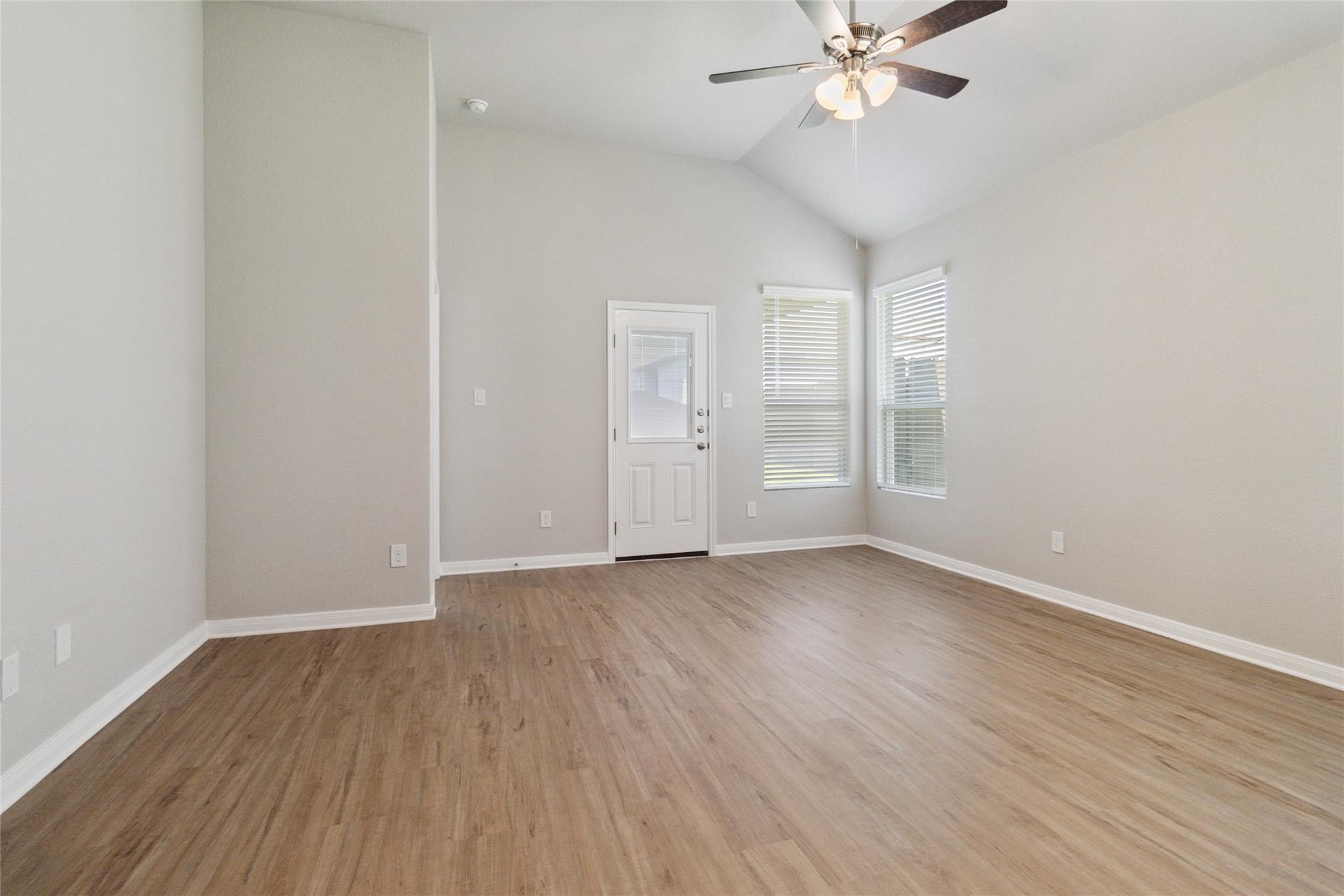 1008 Staglin St Property Photo 7