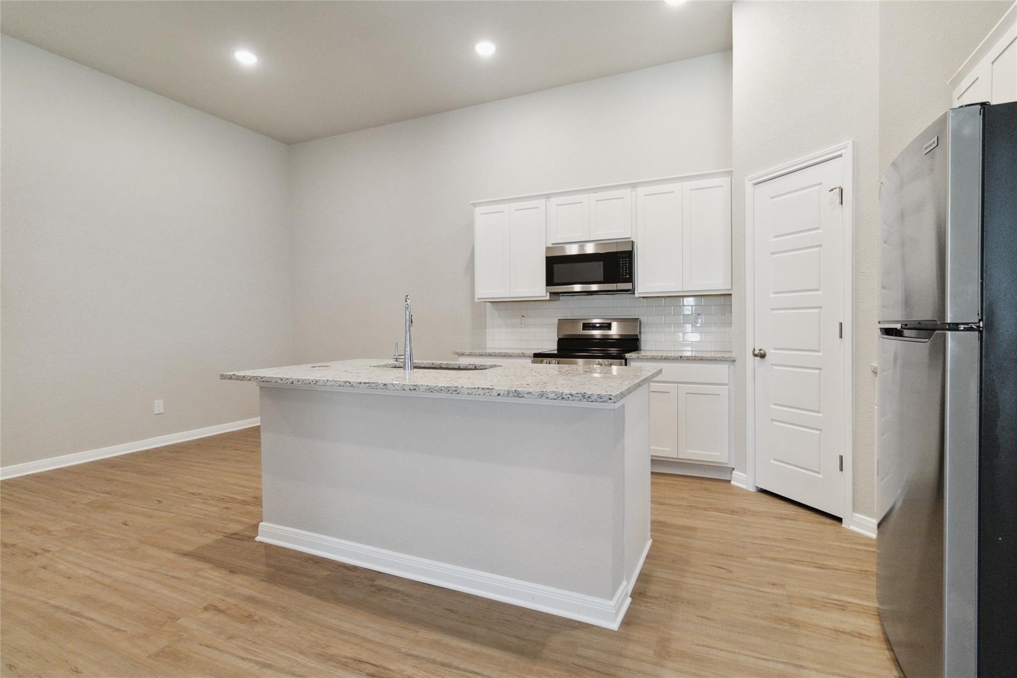 1008 Staglin St Property Photo 8