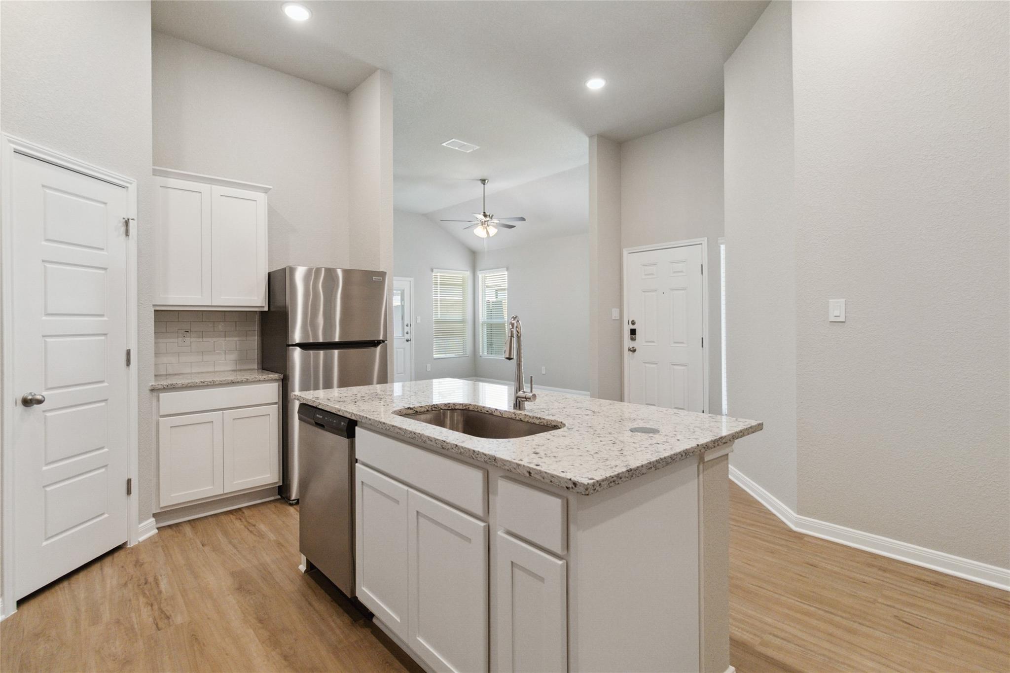 1008 Staglin St Property Photo 11