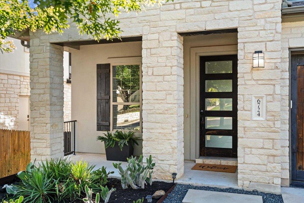 6724 Vicenza Dr Property Photo 6