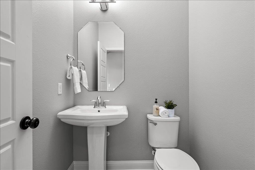 6724 Vicenza Dr Property Photo 28