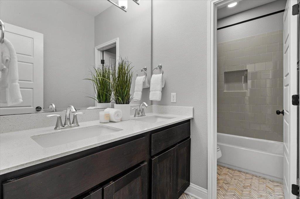 6724 Vicenza Dr Property Photo 31