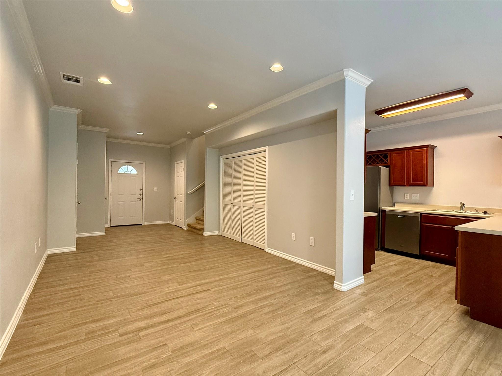 12250 Abbey Glen Ln #e Property Photo 5