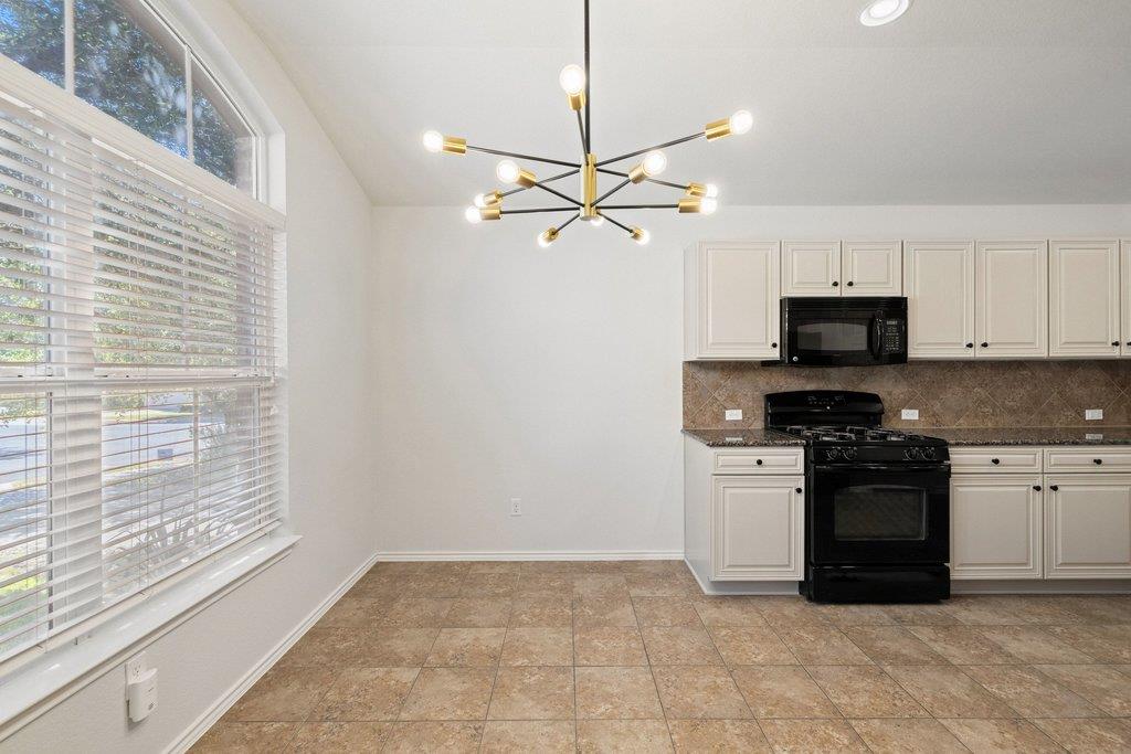 2212 Christoff Loop Property Photo 10