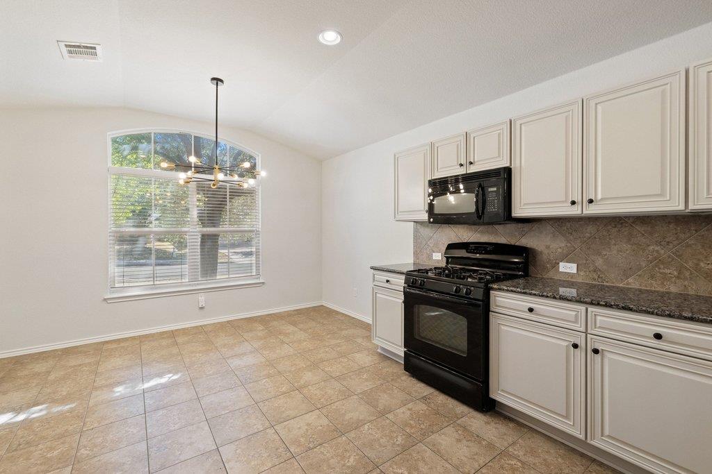 2212 Christoff Loop Property Photo 15