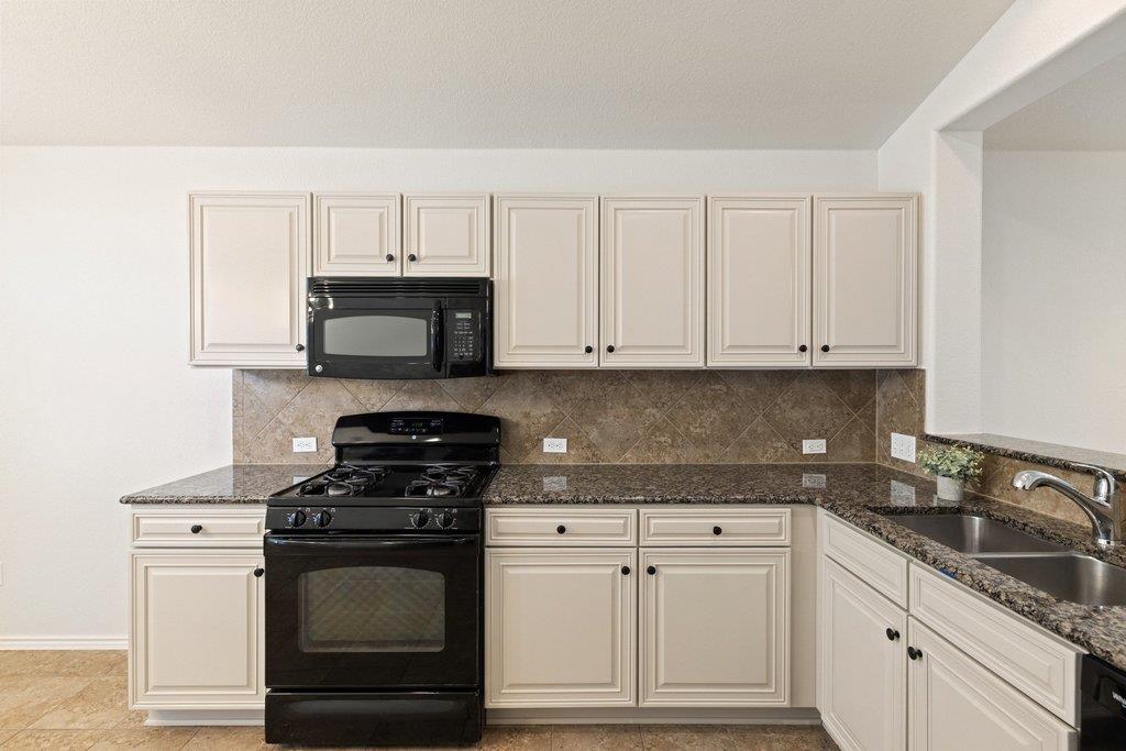 2212 Christoff Loop Property Photo 22