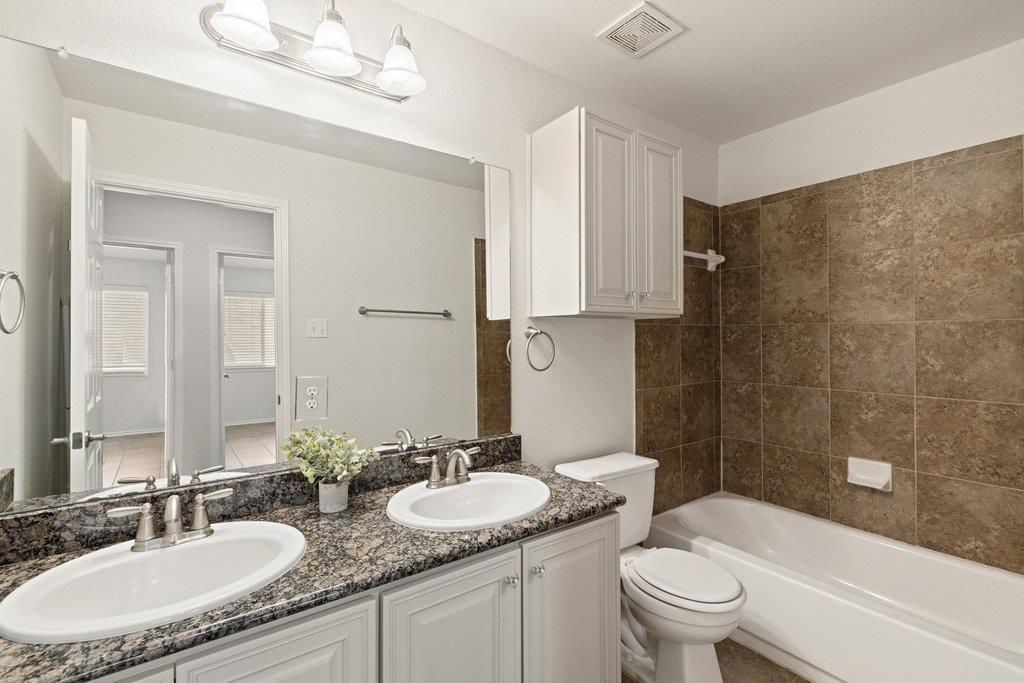 2212 Christoff Loop Property Photo 36